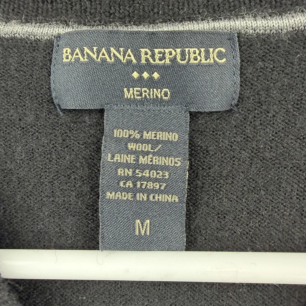 Banana Republic Sweater Mens Medium Black Merino Wool V Neck Knit Pullover